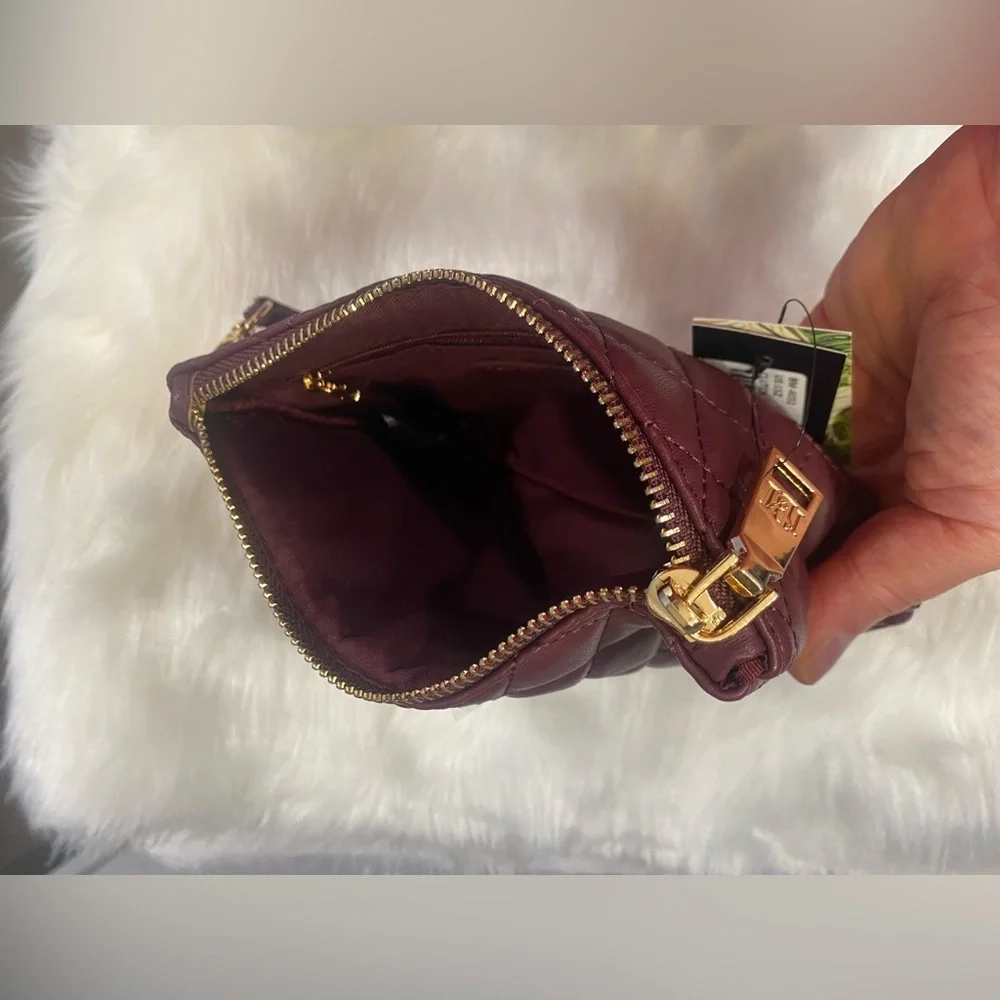 BADGLEY MISCHKA | Diamond Quilted Pattern Vegan Leather Wristlet | Burgundy